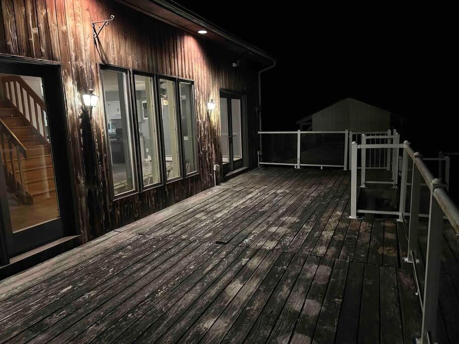 アンキャスヴィル（コネチカット州） Casino Chalet With Incredible Viewsヴィラ エクステリア 写真